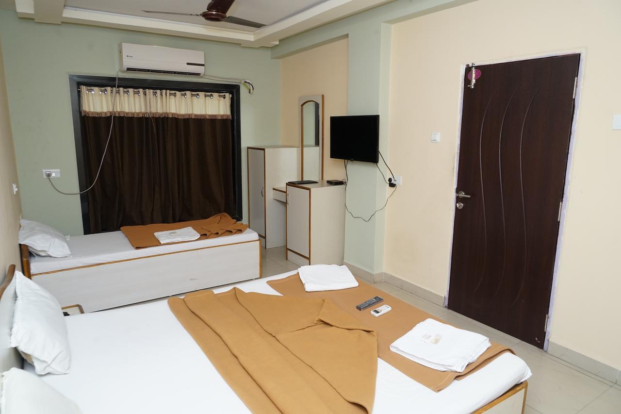 Hotel Umesh Daman Exterior foto